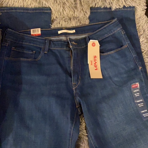 Levi’s Mid Rise Skinny Jean - Picture 7 of 7